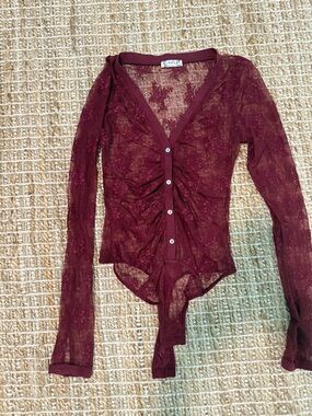 Free People-Sheer Lace Ruched Long-Sleeve Bodysuit - Burgundy